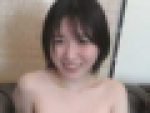 無修正個人撮影動画「天使のような笑顔と色白美巨乳? ほのぼの系美女が顔を赤らめチンポに夢中。ラブラブエッチでイキまくり。」前編