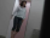 バレたら脱出不能 命がけ潜伏洗面所！ Vol.03 おねぃさんの日常