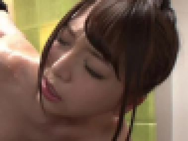 無修正AV流出「結婚直前の蜜月、毎晩旦那さんに愛されて最高感度になっている新妻 ブライダルエステで油断したところに媚薬チ○ポを即ハメ！ すぐに抵抗が弱まり、感じ始めたところでマシンバイブ挿入、潮を吹きまくって、中出しをすんなり受け入れる！5」